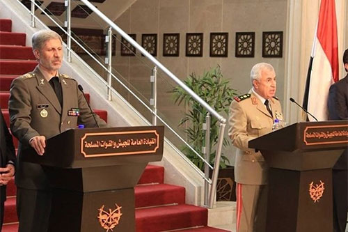 Amir Hatami con su homólogo sirio, Ali Ayub Irán ofrece ayudar a Siria en el desarrollo de equipos militares